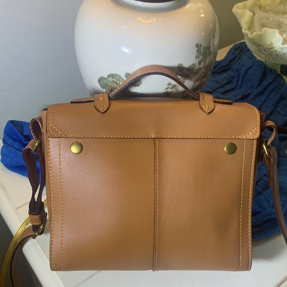 NWT III Be Ca by Joy Gryson tan genuine leather crossbody bag - Picture 10 of 11